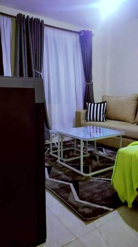 Modern furnished one bedroom unit near the airport