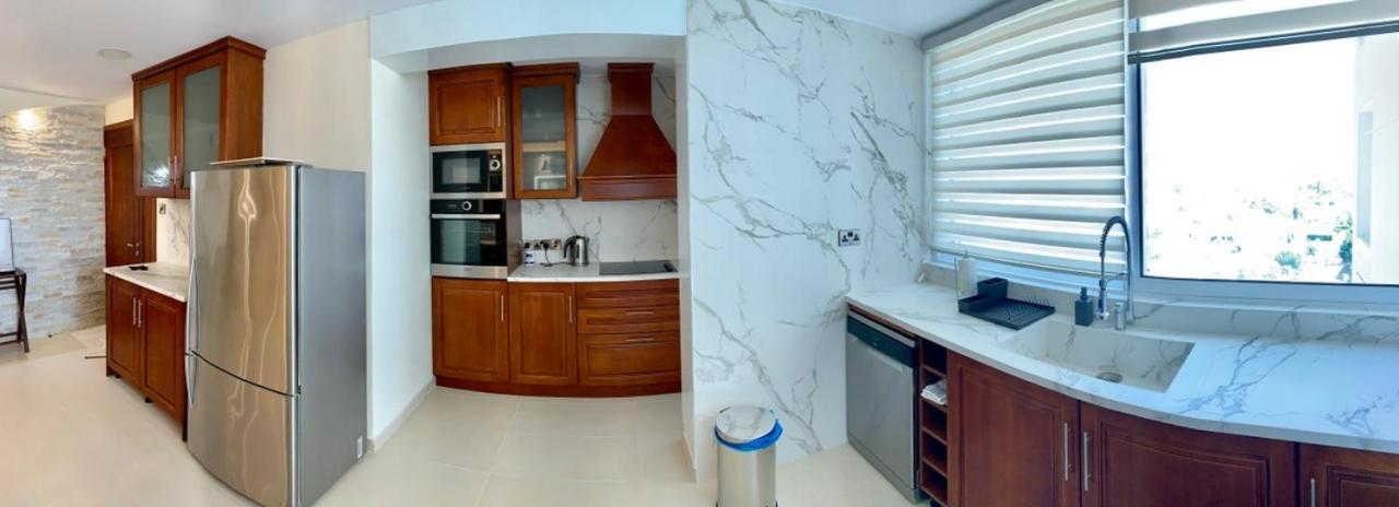 Modern 2 bed room large apartment