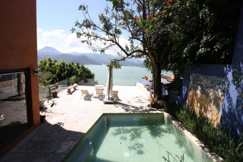 Breathtaking views from a beautiful home — 4-Star Luxury Hotel in Valle De Bravo, Mexico