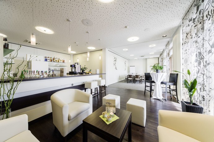 Vagabond Executive Inn - photo 11