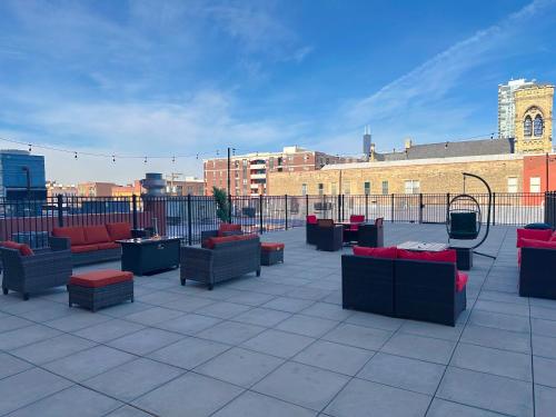 McCormick Place 2BR Spacious Corner Unit with Optional Parking Sleeps 6 Guests Near Soldier Field and Grant Park — 4-Star Luxury Hotel in Chicago, United States