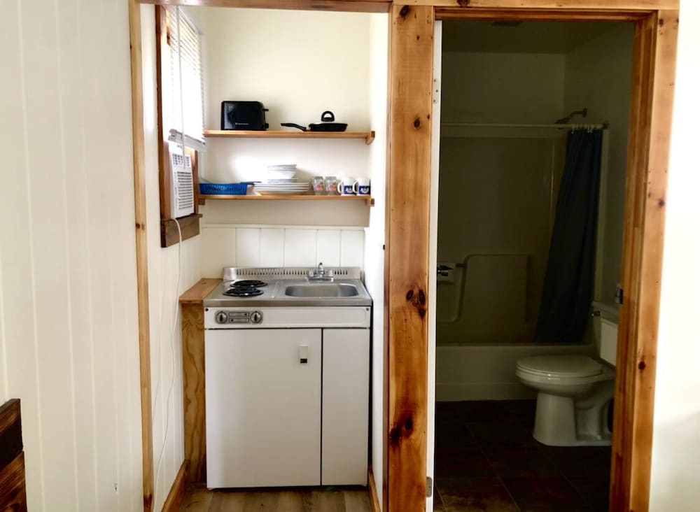 Luzerne Court Motel - photo 11