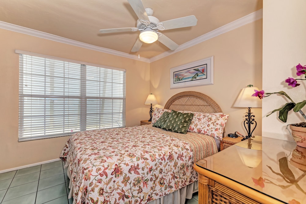 Tradewinds Beach Resort - photo 4