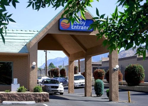 Rodeway Inn East - photo 17