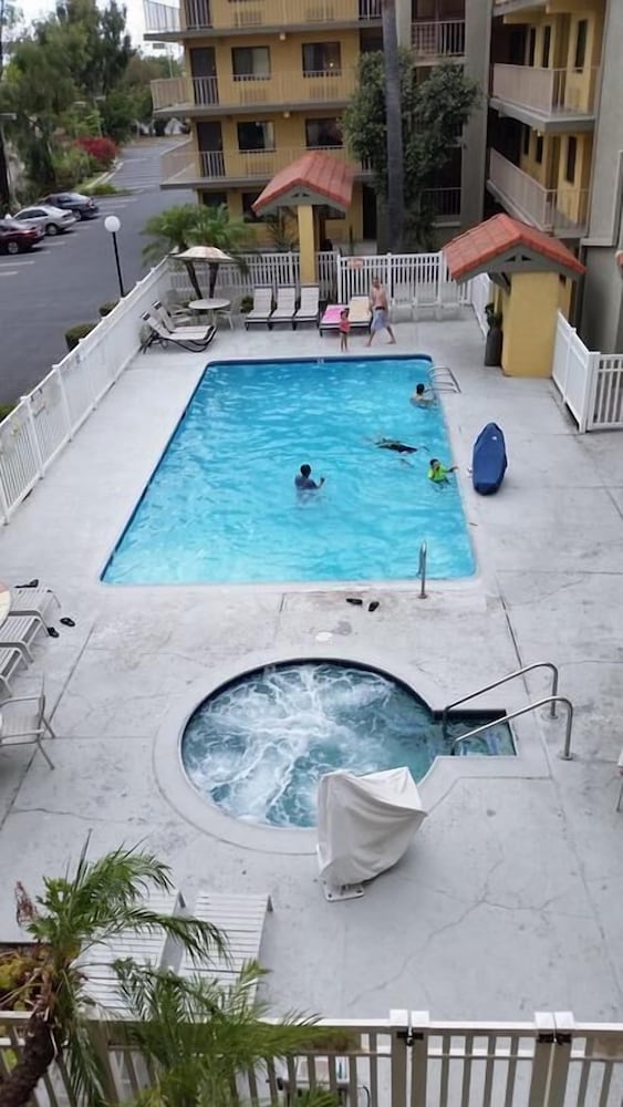 Days Inn by Wyndham Buena Park - photo 25
