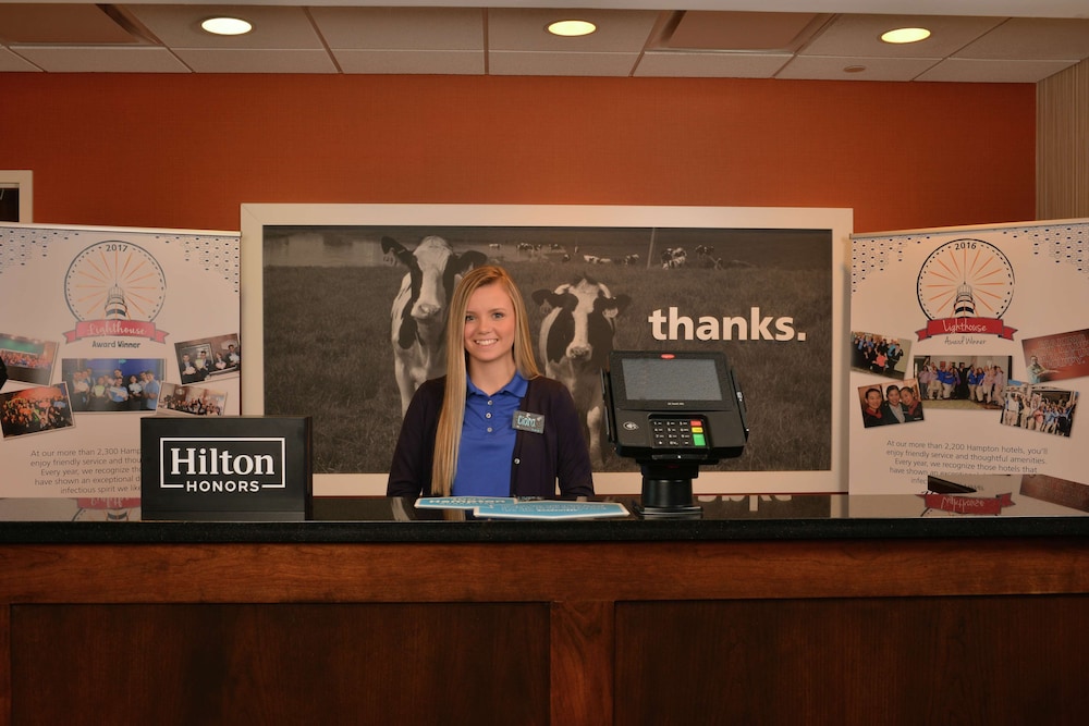 Hampton Inn Springfield Southeast - photo 3