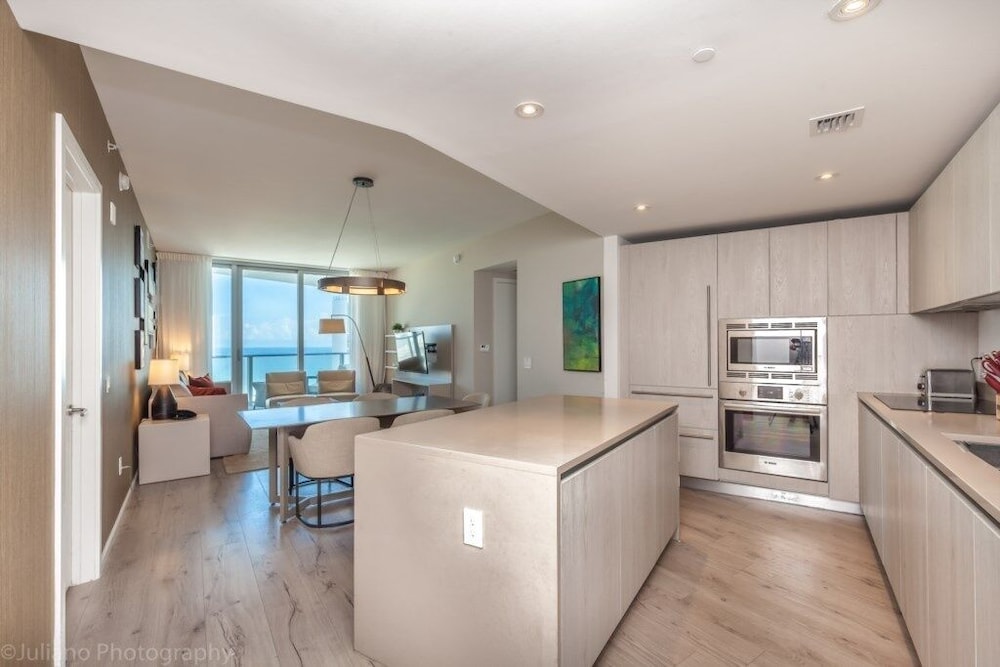 Hyde Beach Luxury resort 2 Bedroom Condo by RedAwning - photo 12