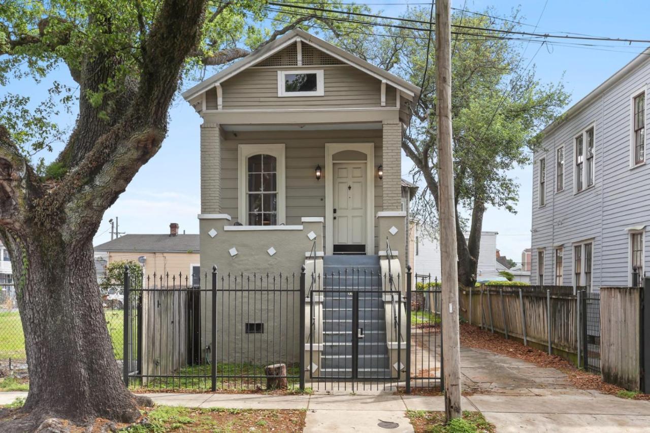 3Bd Home Steps To Saint Charles Gated Parking — 4-Star Luxury Hotel in New Orleans, United States