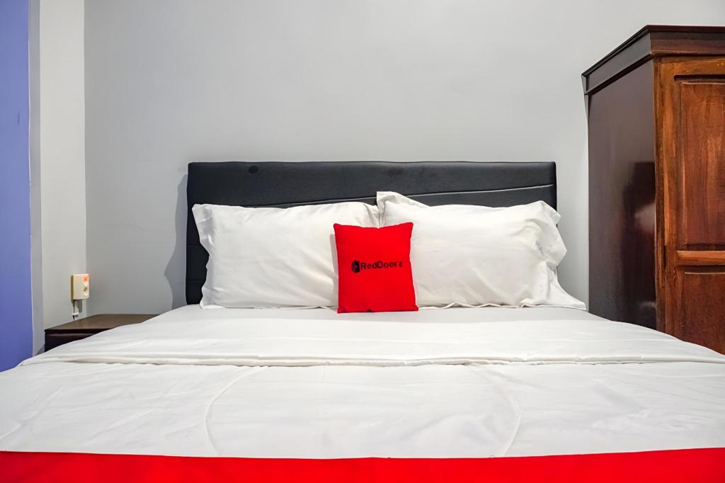 RedDoorz near Penimbangan Beach Singaraja — hotel in Singaraja