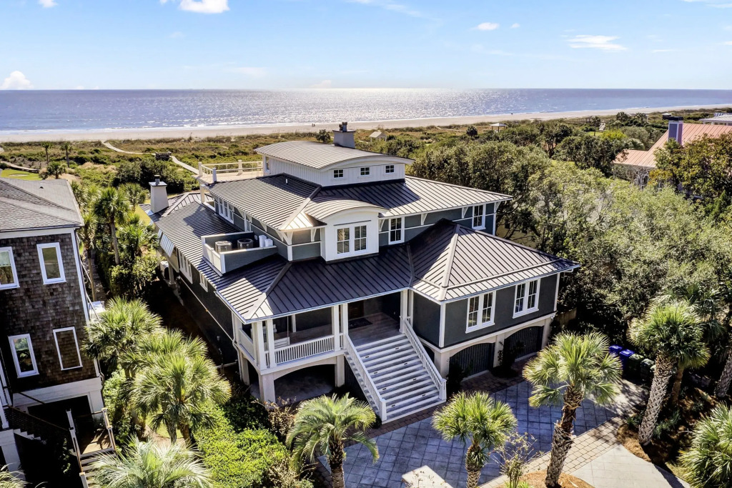 3100 Palm Boulevard by Avantstay Beachfront Ocean Views Private Pool in Isle Of Palms, United States
