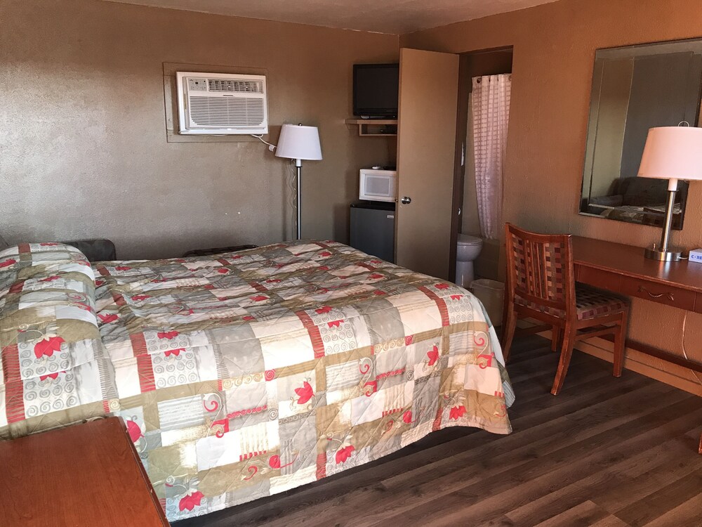 C&H Motel El Dorado Springs - photo 7