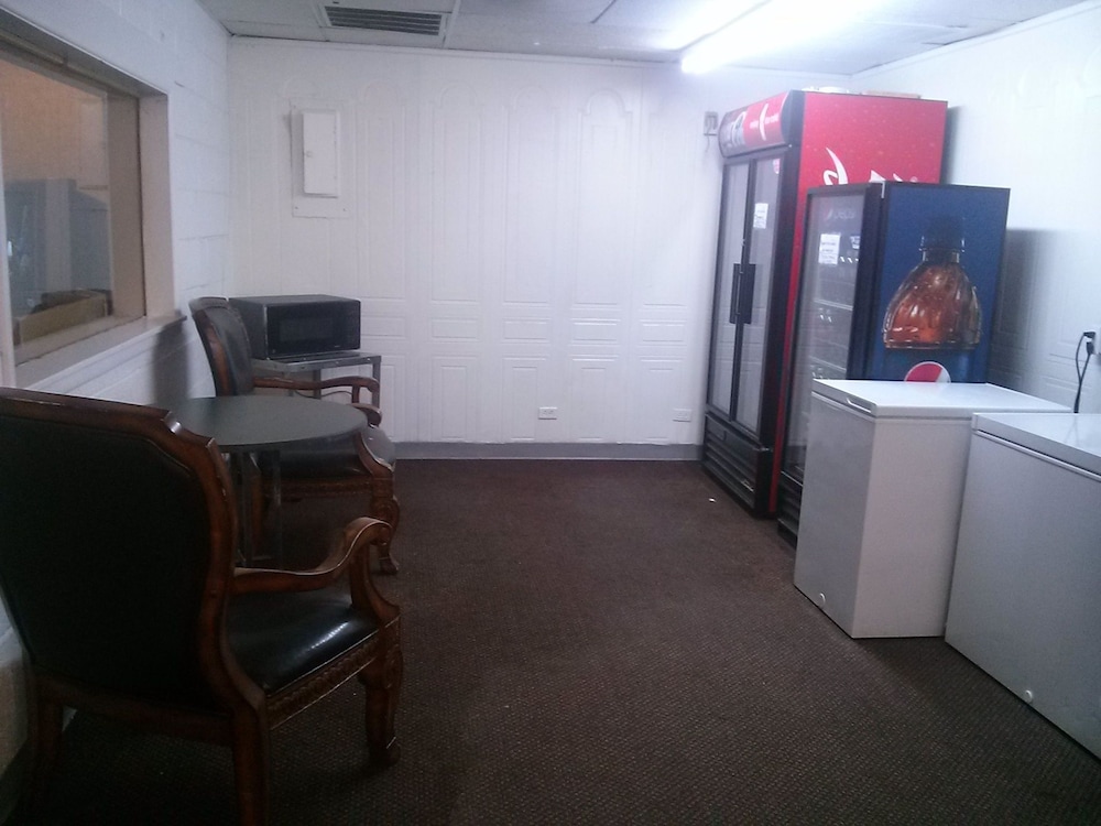 ValuStay Inn and Suites - photo 18