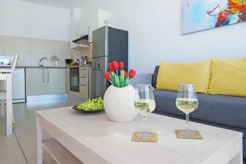 VERONICA Coralli Beachfront Apartment
