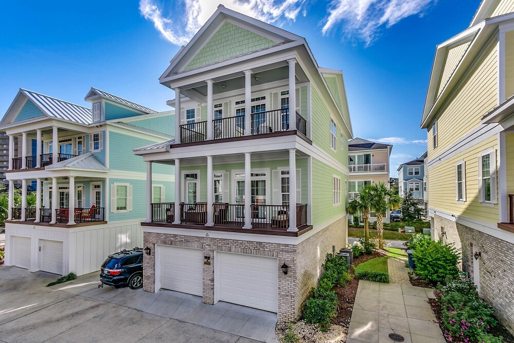 Paradise Breeze 305 SB 5 Br Home — 4-Star Luxury Hotel in Myrtle Beach, United States
