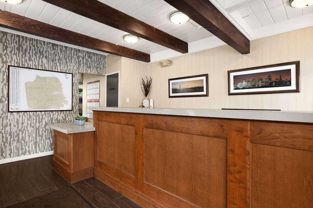 Travelodge by Wyndham San Francisco Bay - photo 2