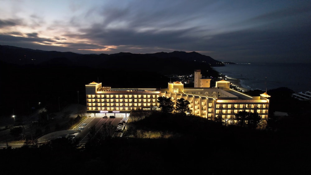 Jeongdongjin Sollavue Hotel and Resort — 4-Star Luxury Hotel in Gangneung, South Korea