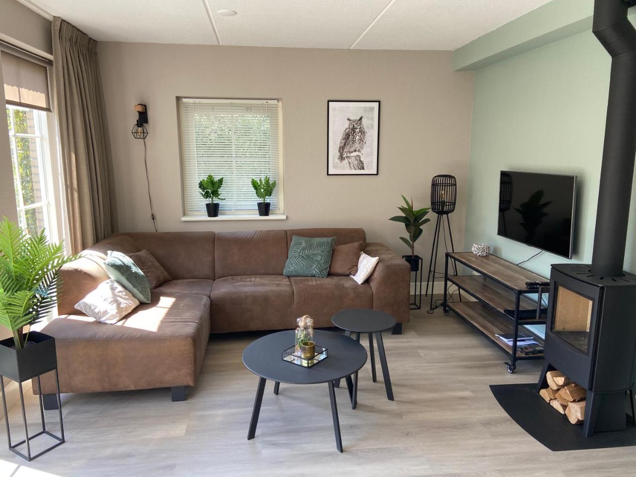 Vakantiehuis in Het Bos Met Jacuzzi En Sauna — hotel in Lunteren
