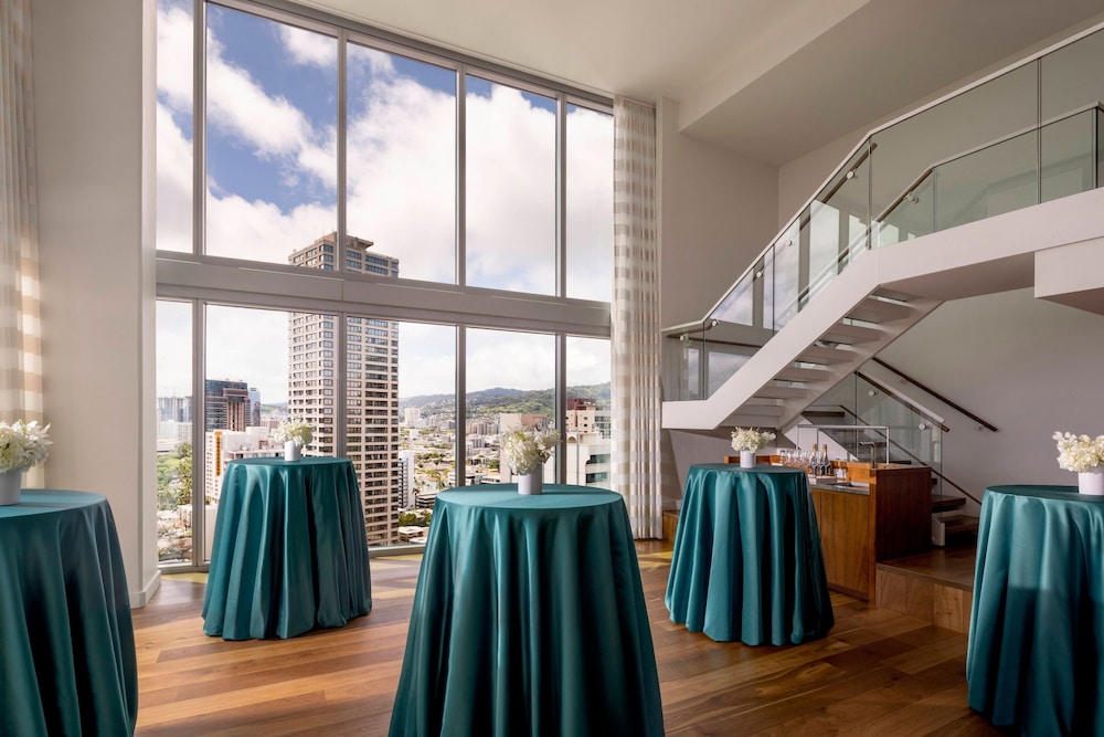 The Ritz Carlton Residences Waikiki Beach - photo 4