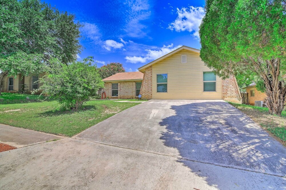 San Antonio Oasis with Hot Tub Pool and Outdoor Bar in San Antonio, United States