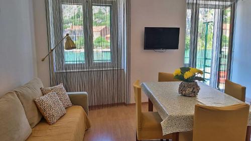 Apartment Mandic — 4-Star Luxury Hotel in Omis, Croatia