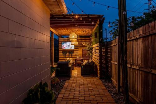 Upscale Ybor House with Outdoor Living Space — 4-Star Luxury Hotel in Tampa, United States