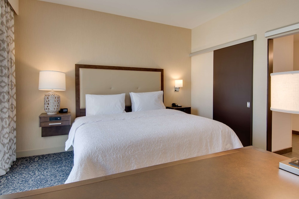 Hampton Inn & Suites Los Angeles Glendale - photo 16