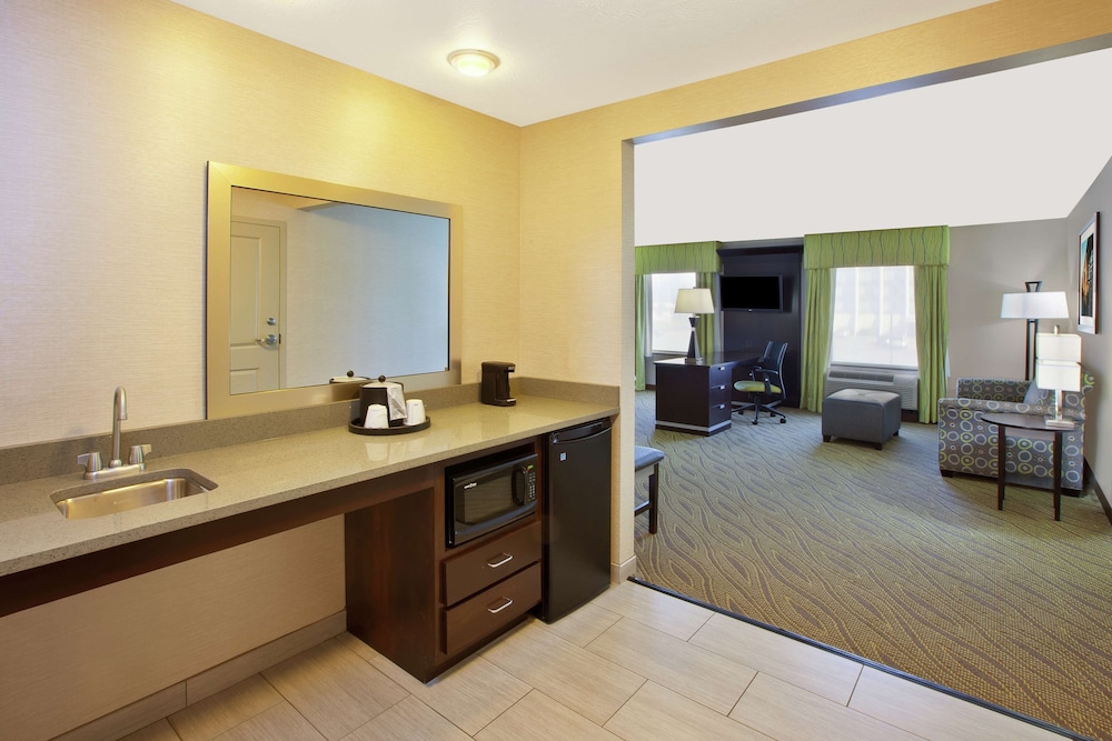 Hampton Inn & Suites Elyria - photo 8