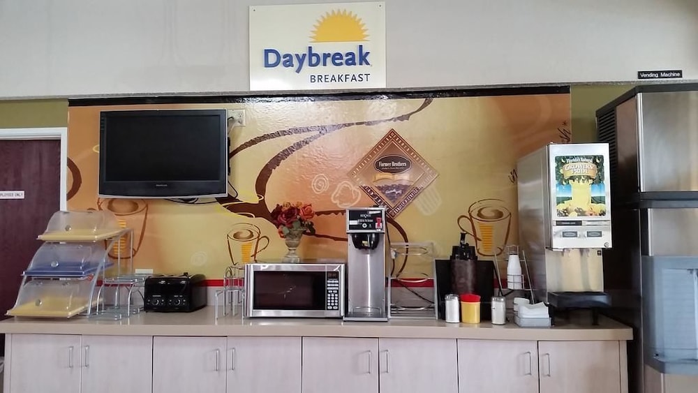 Days Inn by Wyndham Buena Park - photo 27