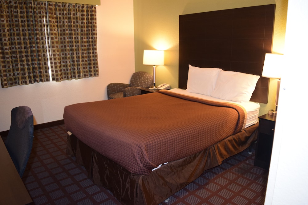 Super 8 by Wyndham Saginaw - photo 11