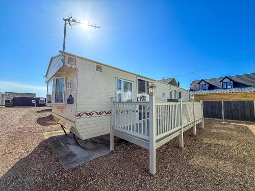 6 Berth Caravan In Hunstanton Ideal For Seaside Holidays Ref 13004L in Hunstanton, United Kingdom
