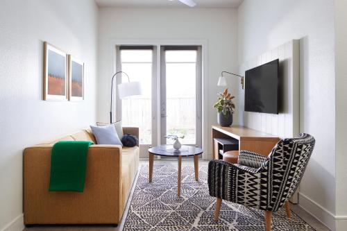 Sentral East Austin at 1614 E Sixth - photo 3