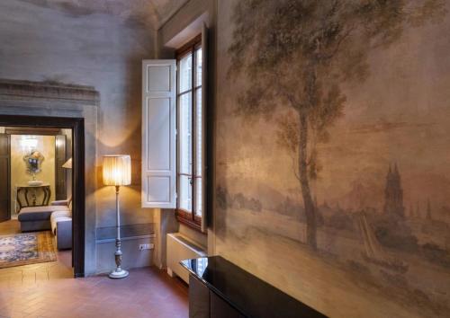 Renaissance Palace Noble Floor Apartment — 4-Star Luxury Hotel in Florence, Italy