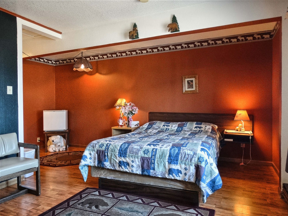 Blue and White Motel - photo 16