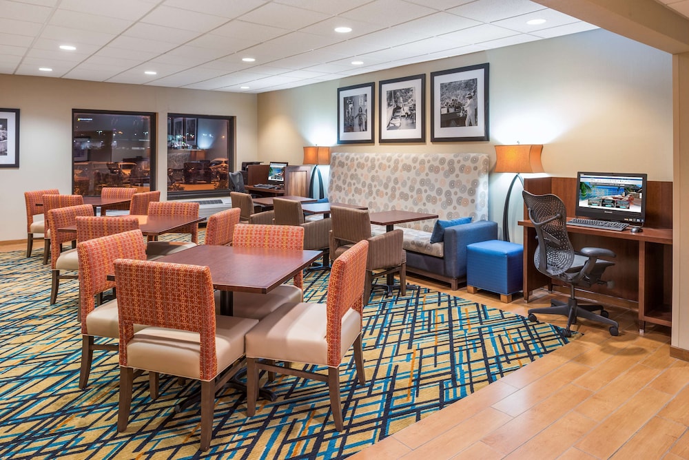 Hampton Inn Columbia - photo 33