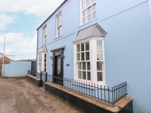 Crown Cottage — 4-Star Luxury Hotel in Penally, United Kingdom