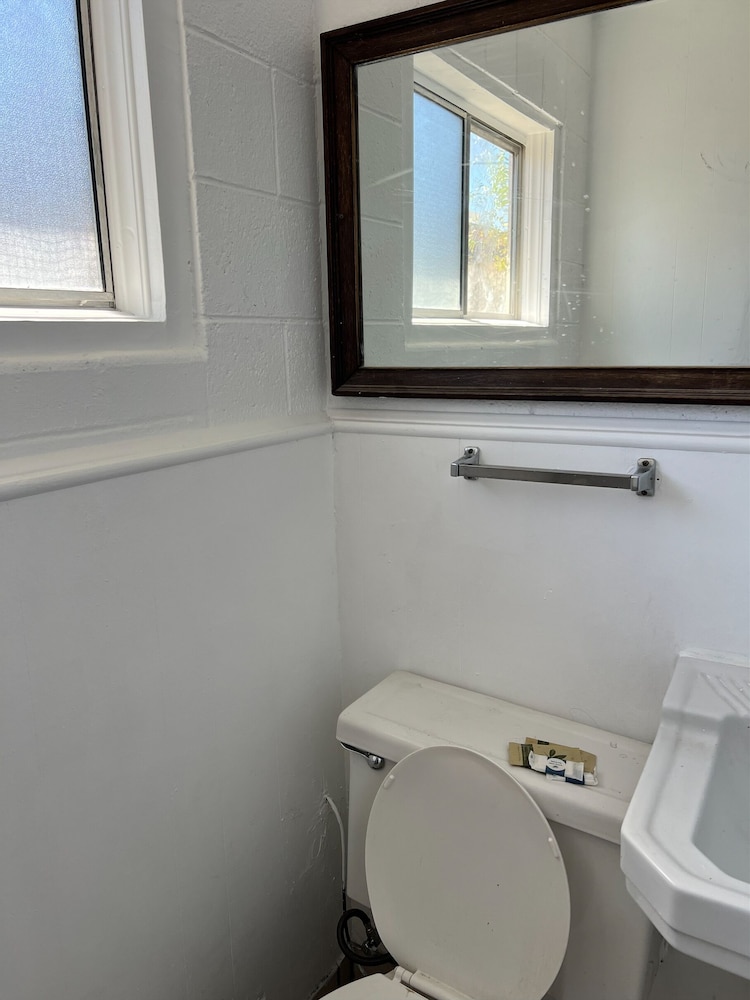 Carl's Motel - photo 15