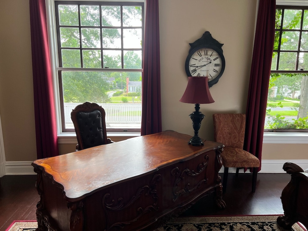 Huffman Manor Inn - photo 10