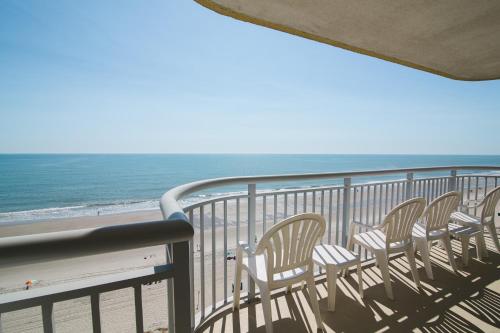 Direct Oceanfront Unit 907 4 Bedroom 3 Bath Resort — 4-Star Luxury Hotel in Myrtle Beach, United States
