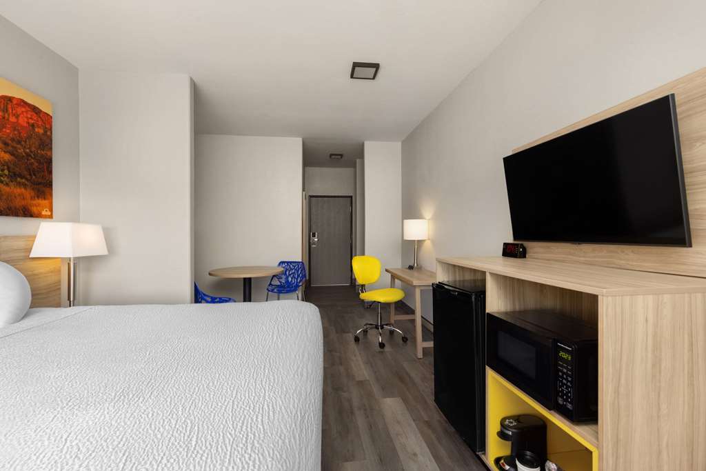 Days Inn & Suites by Wyndham Tucson Marana - photo 20