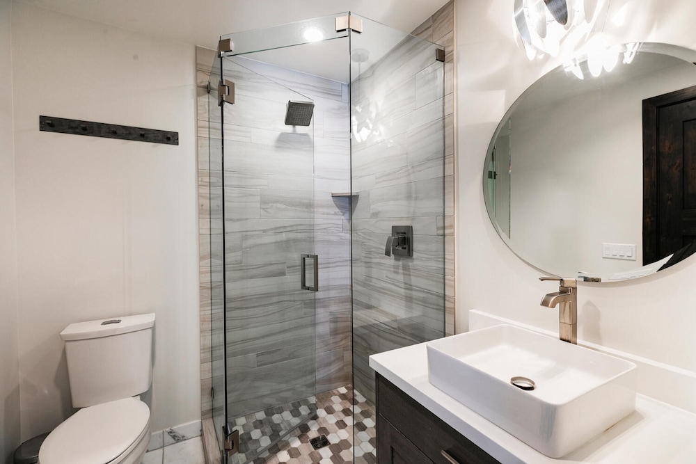 Pinetree by Avantstay Modern Park City Getaway w Patio & Balcony - photo 19