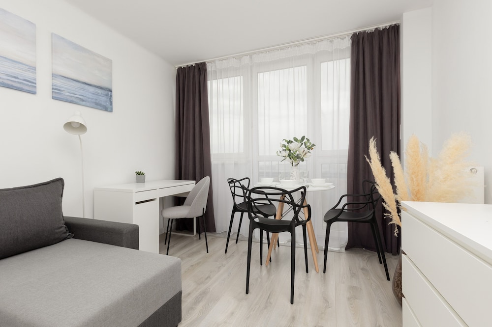Warsaw Centre Saski Garden Apartment by Noclegi Renters — 4-Star Luxury Hotel in Warsaw, Poland