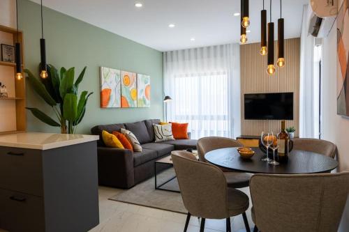 1 Bedroom Flat Completely Renovated. — 4-Star Luxury Hotel in Armacao De Pera, Portugal