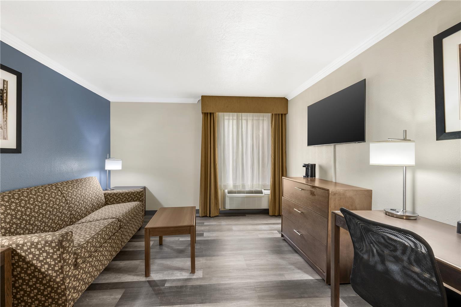 Best Western Airport Albuquerque InnSuites Hotel & Suites - photo 10