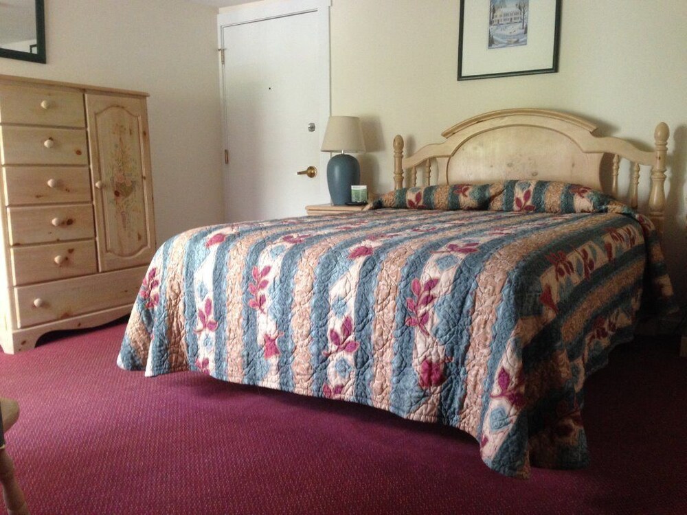 The Mountaineer Inn at Stowe - photo 12