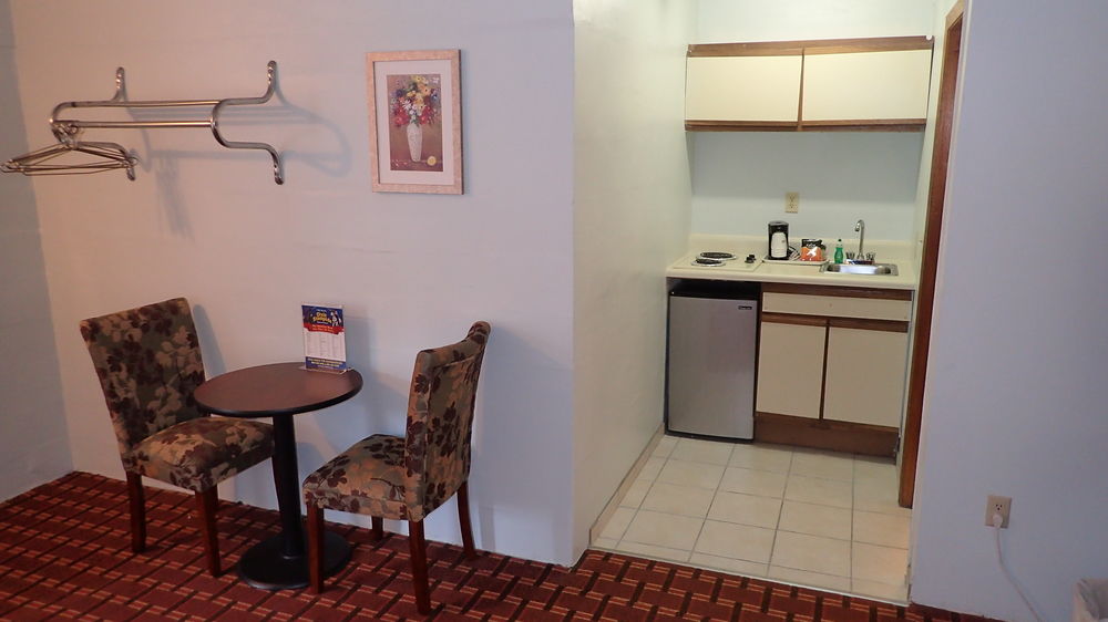 Economy Inn & Suites Gatlinburg - photo 20