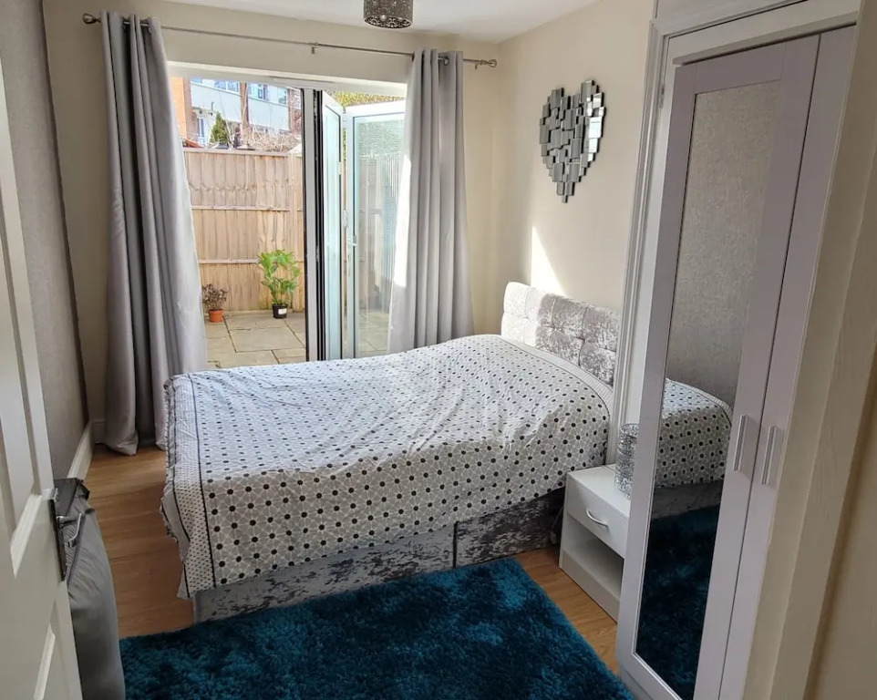 Cozy Central One Bedroom Flat