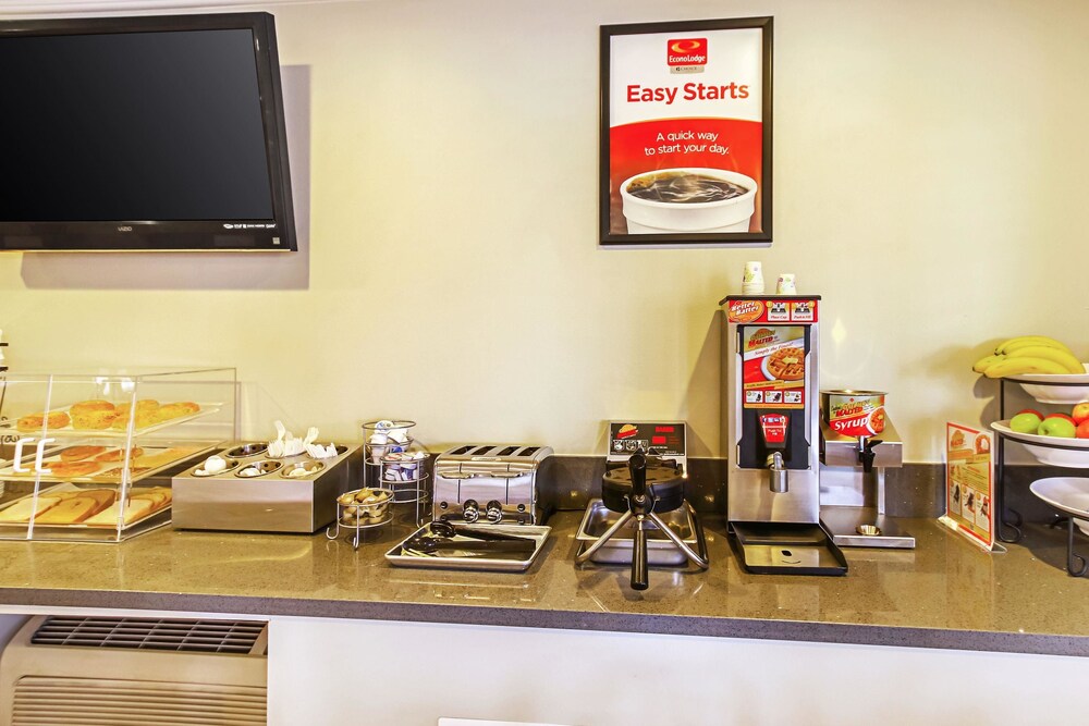 Econo Lodge San Bernardino I 215 - photo 21