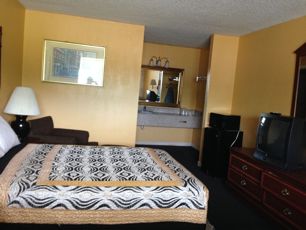 Super 8 by Wyndham Portsmouth Norfolk - photo 6