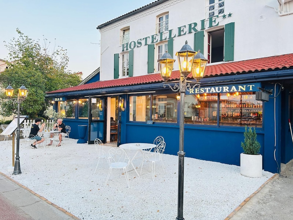 Hostellerie Des Voyageurs — hotel in Bonson