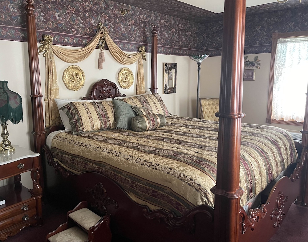 Victorian Inn Superior By Capital O NE - photo 12
